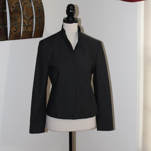 Tahari, 2 piece black pants suit and Blazer  zip jacket  size 2P - Picture 3 of 16